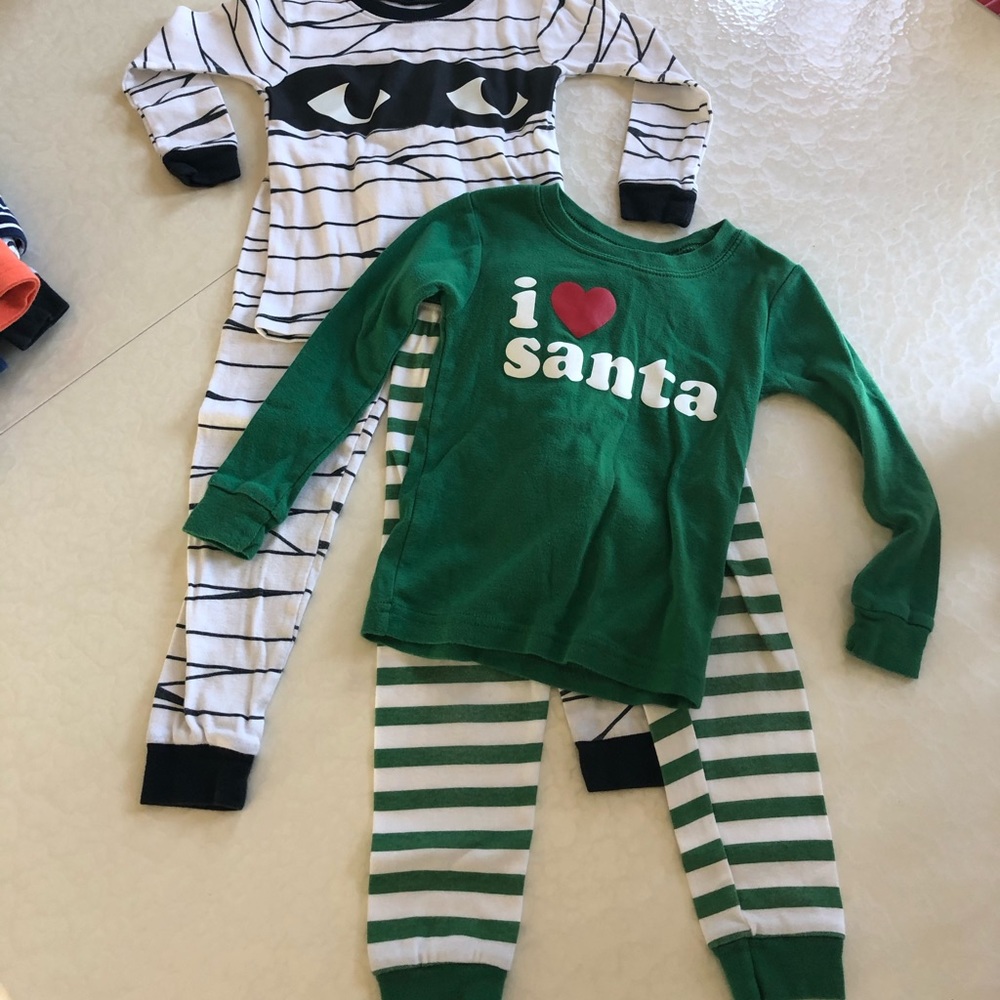 10 sets of Carters pjs